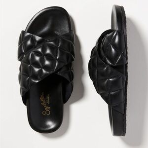 Never Worn Seychelles Wide Awake Quilted Puffy
Slide Sandals